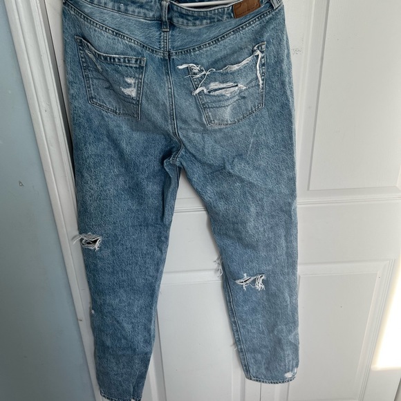 American eagle, mom jeans, high waisted, size 8 extra long - Picture 2 of 2